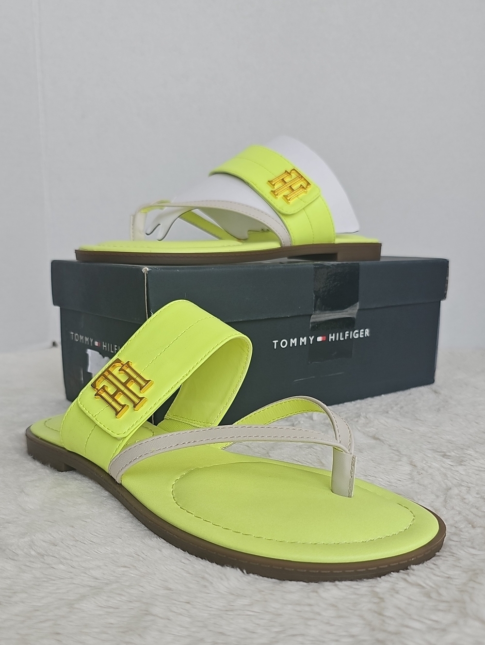 Tommy Hilfiger Meriem Light Green Thong Flat Sandals Size 8M NIB